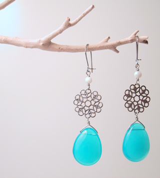 Turqoise colored glass stones with silver filigree and white beads